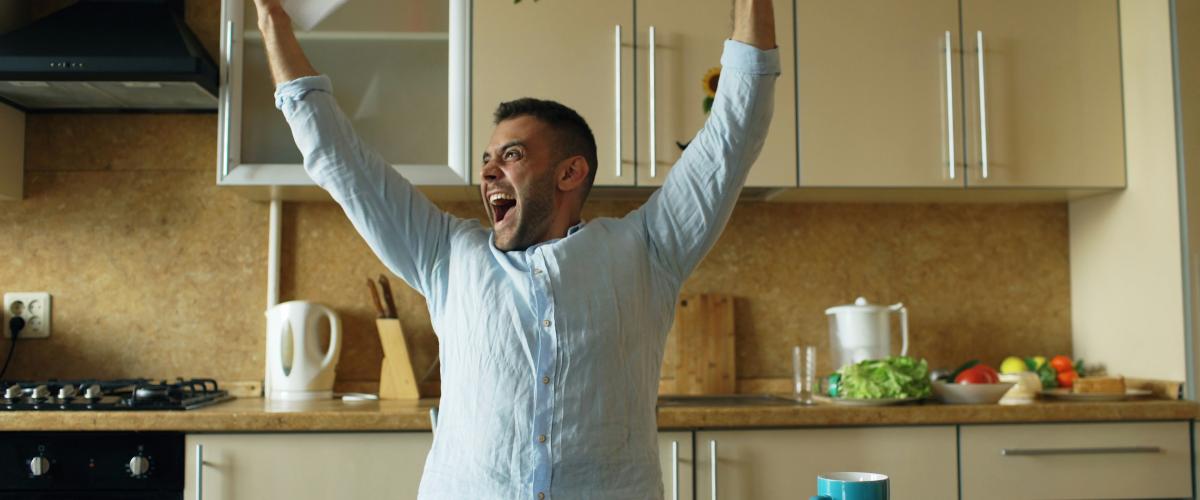 Ein Leben in Saus und Braus: Deutscher knackt den UK Lotto Jackpot!