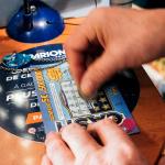 Frau aus Ohio übertrifft den 1-Millionen-Dollar-Lottogewinn ihres Mannes mit einem 5-Millionen-Dollar-Gewinn