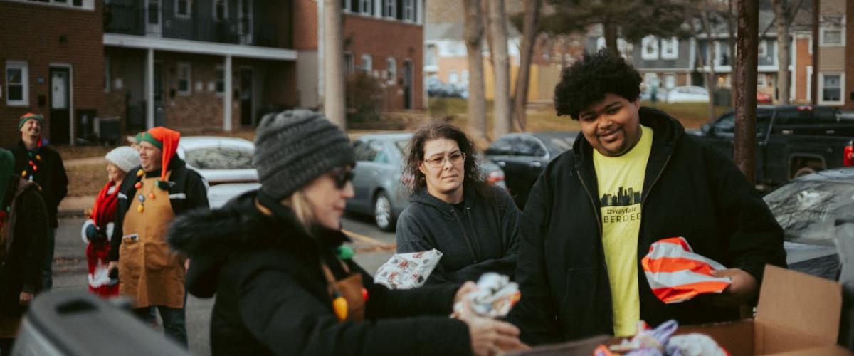 Walisische Gewinner bringen Weihnachtsfreude für Kinder