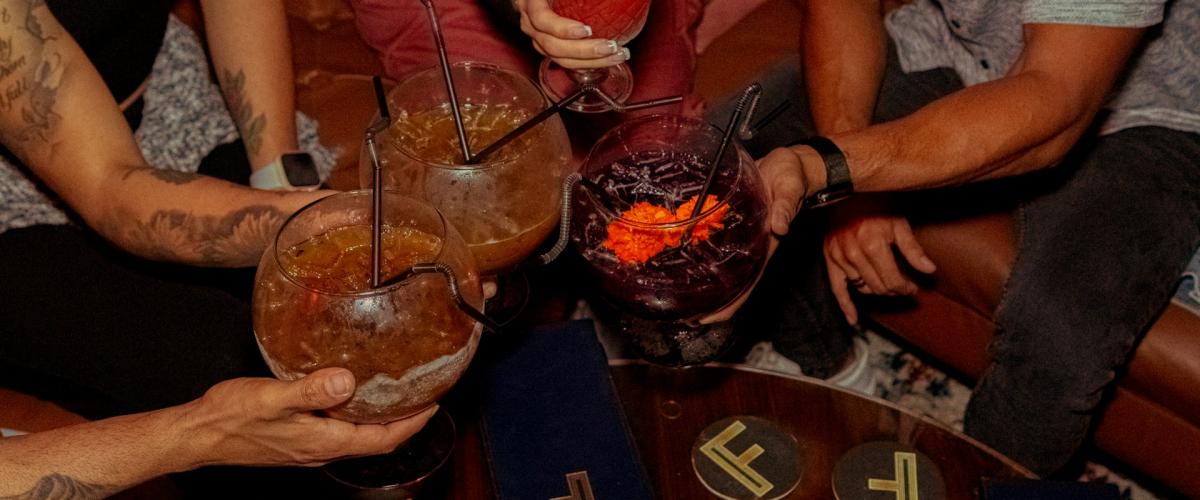 Beatle Fans sind Gewinner „Come Together“ im Cavern Club in Liverpool