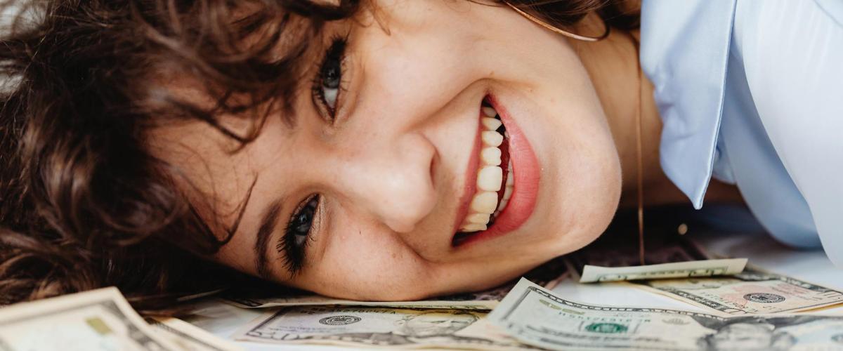 Jahrelang dieselben Lottozahlen gespielt – Frau aus South Carolina gewinnt 507.000 $ im „Cash 5“-Jackpot