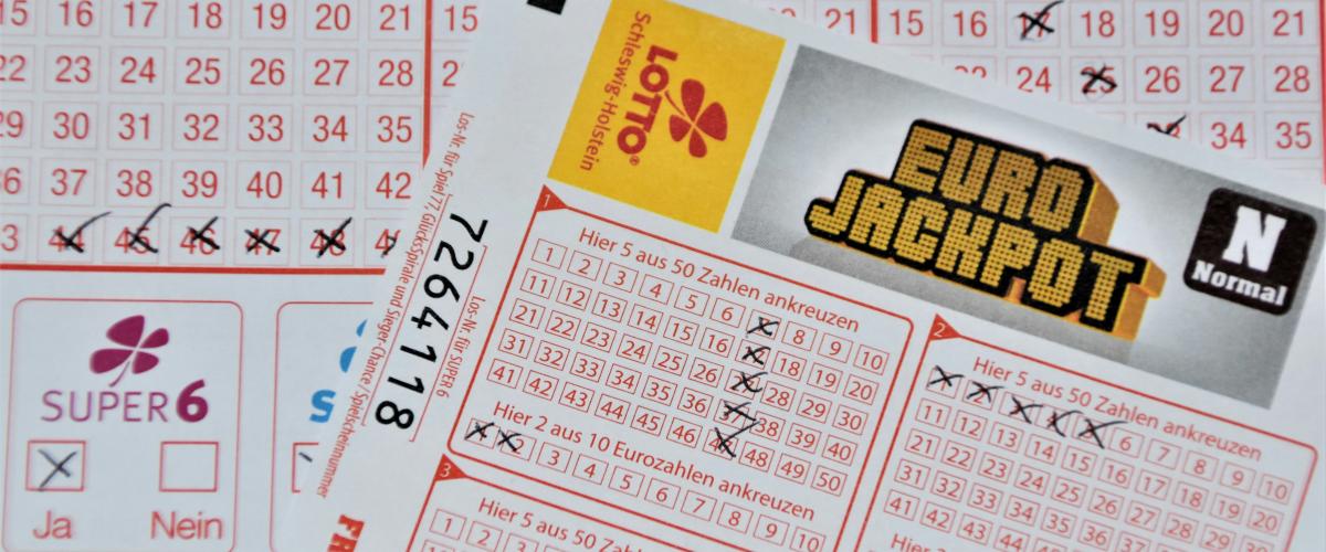 Illinois-Lotto-Gewinner mit 1,04 Milliarden Dollar Powerball-Preis meldet sich einen Monat nach der Ziehung