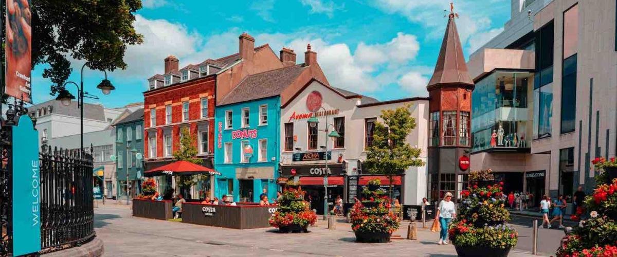 Clifford’s Centra im Norden von Cork City verkauft Irlands größten EuroMillions-Jackpot aller Zeiten im Wert von 250 Millionen Euro!