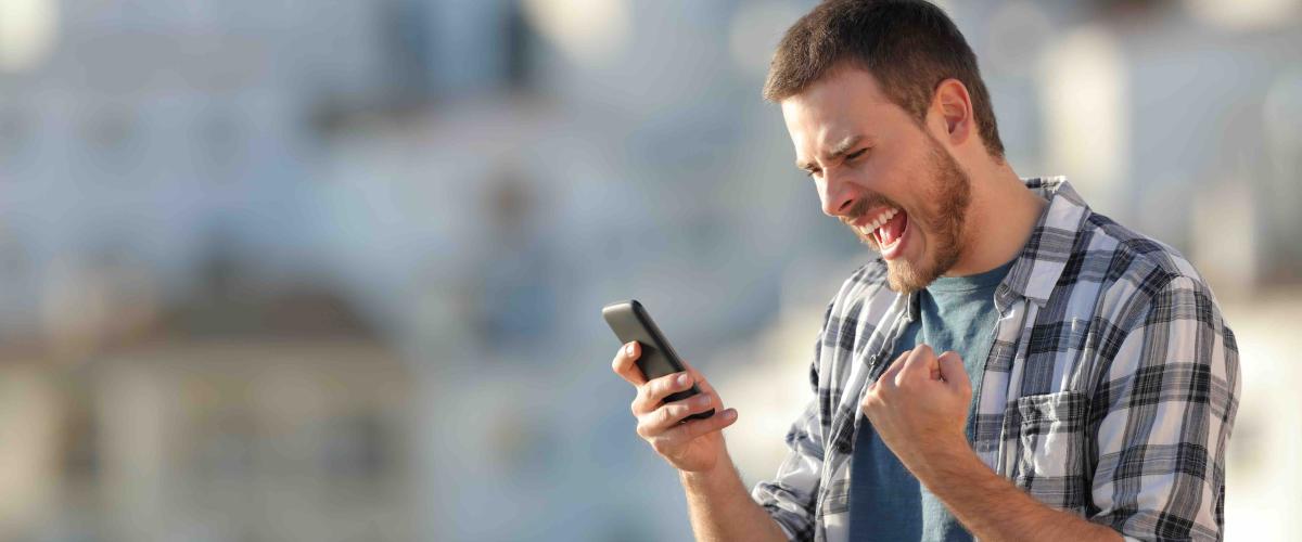 Spieler in Tennessee gewinnt 100.000 Dollar im Powerball – Glückstreffer im Urlaub in Maryland