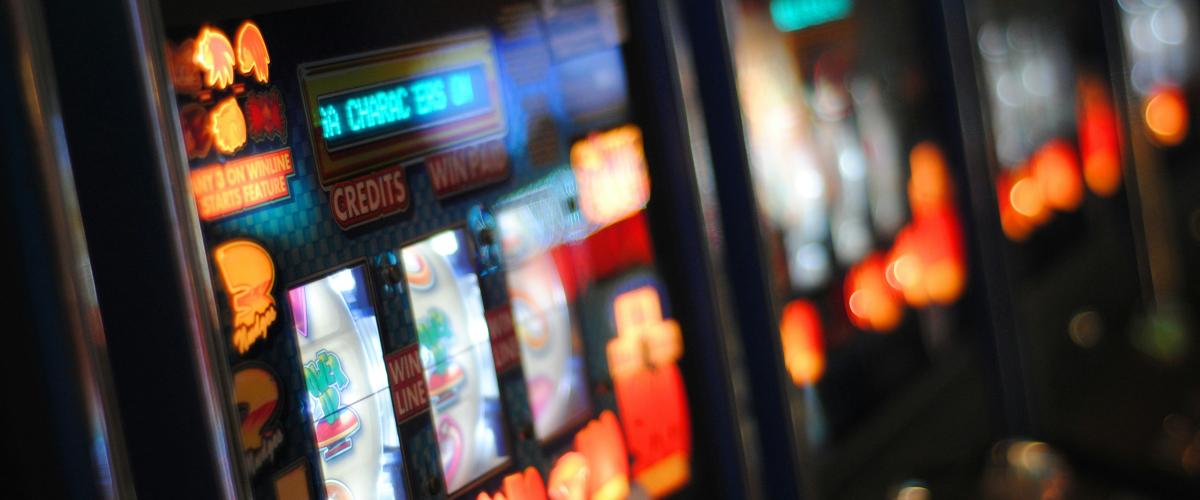 Maryland Mann kauft Lotterieticket aus einem feststeckenden Automaten und gewinnt 1 Million Dollar
