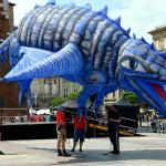 National Lottery‘s "Fingers Crossed"-Installationen feiern den hoffnungsvollen britischen Sommer