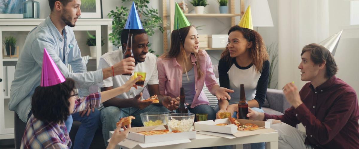 Sechs Arbeitskollegen teilen sich einen Powerball-Gewinn von 100.000 US-Dollar in North Carolina