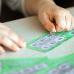 Frau aus Michigan kauft die letzten drei Lottoscheine und gewinnt 1 Million Dollar
